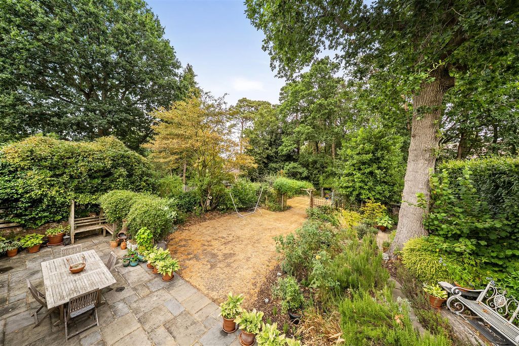 Property photo 2 of 33