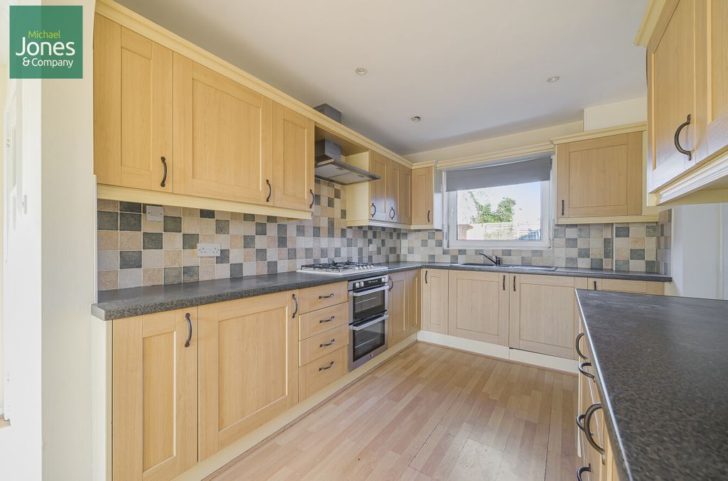 Property photo 3 of 12 Kitchen