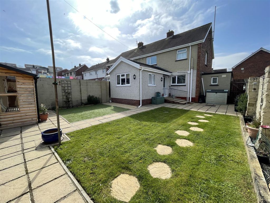Property photo 2 of 29 1Cb1Ad89-7Ed4-4C92-9Baf-12E5Dae41B24.Jpeg