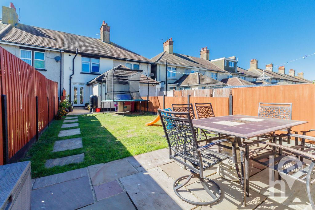 Property photo 3 of 12 Photo 5