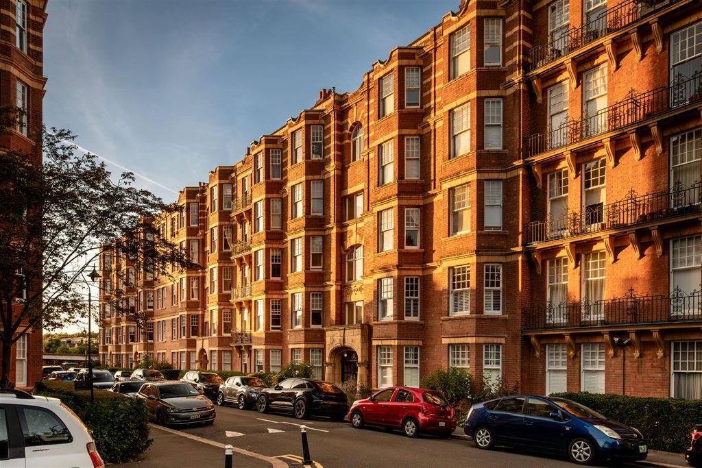 Property photo 1 of 12 Sutton Court-20.Jpg