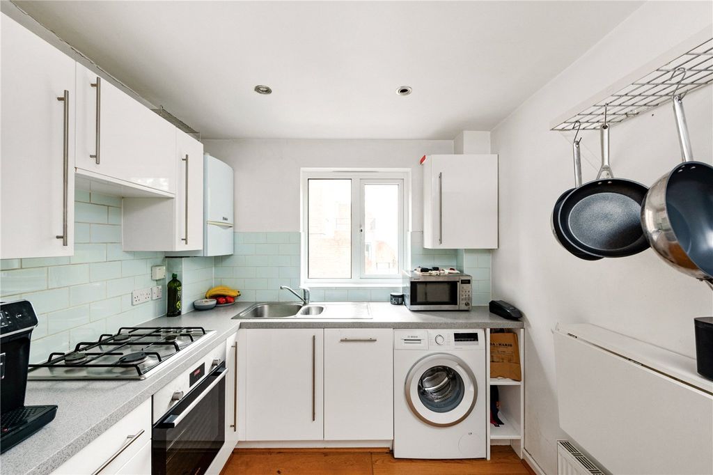 Property photo 2 of 11 Picture No. 14