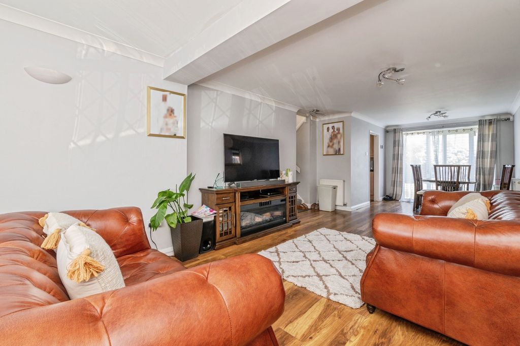 Property photo 2 of 17 Photo