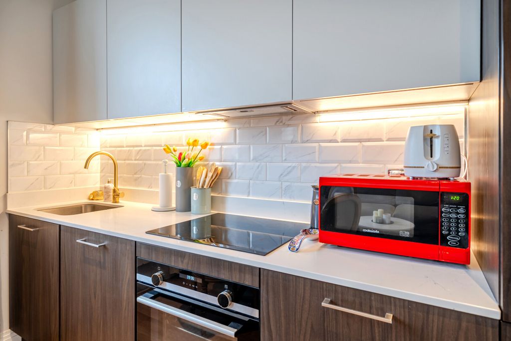 Property photo 3 of 16 1383760-9-6928203...