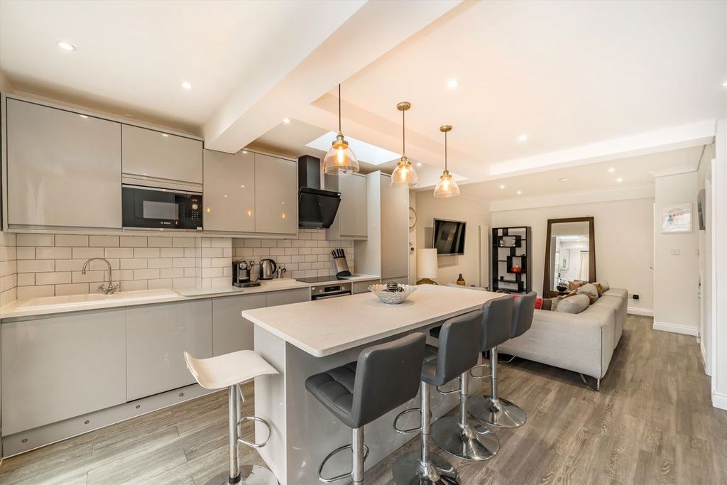 Property photo 3 of 8