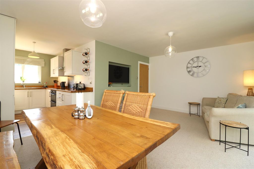 Property photo 3 of 25 Living Room