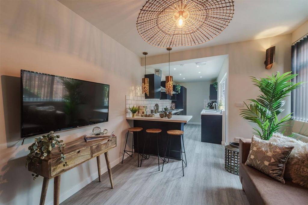 Property photo 3 of 13 059-A7R01671-Hdr.Jpg