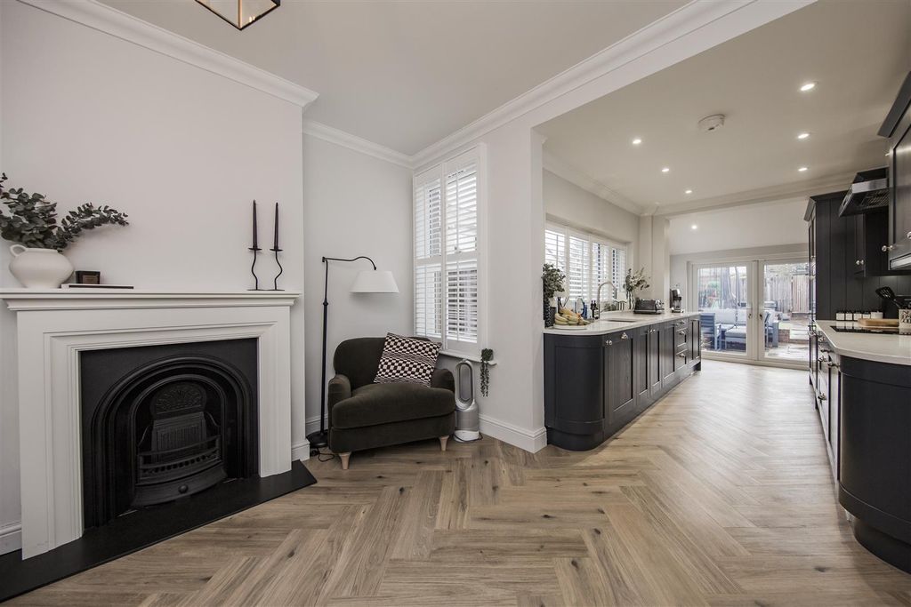 Property photo 3 of 23 Dining Room