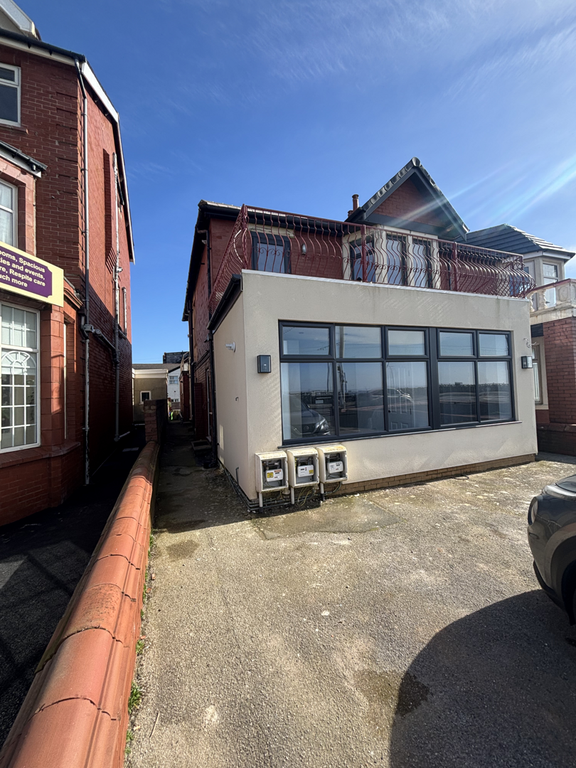 Property photo 1 of 8 Exterior