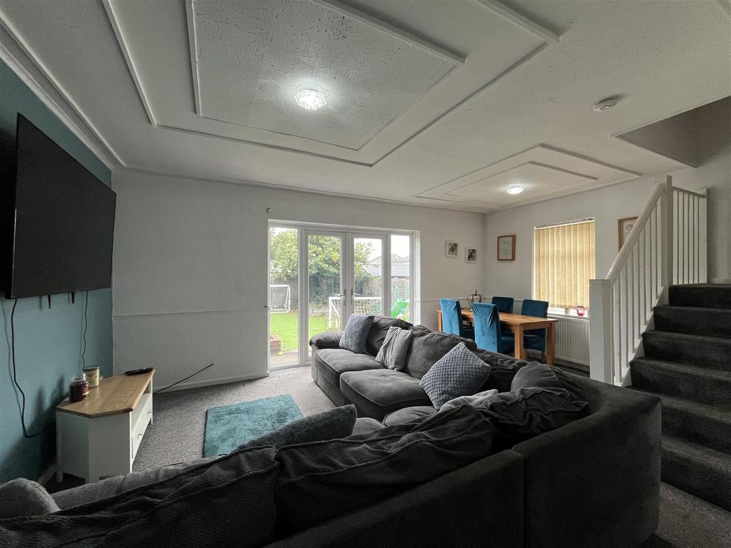 Property photo 3 of 23 Lounge/Diner