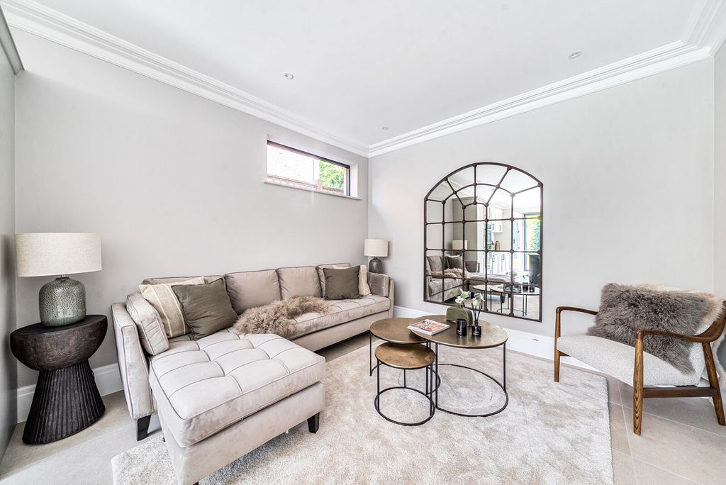Property photo 3 of 17 1311448-46-68504F...