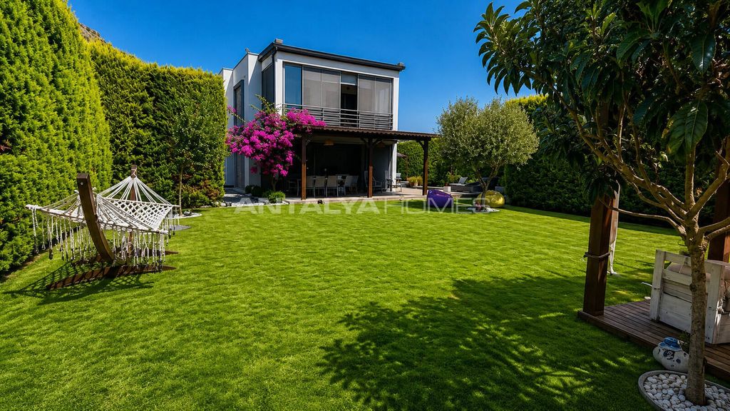 Property photo 1 of 32