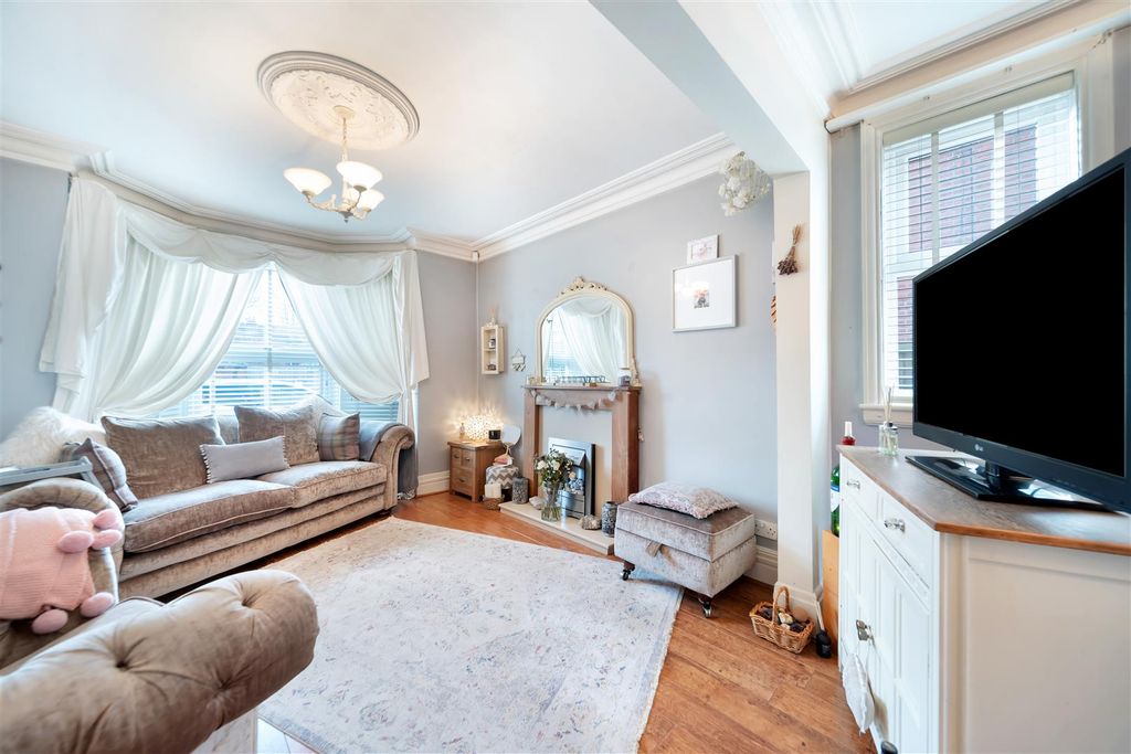 Property photo 2 of 17 Blenheim Rd-24.Jpg