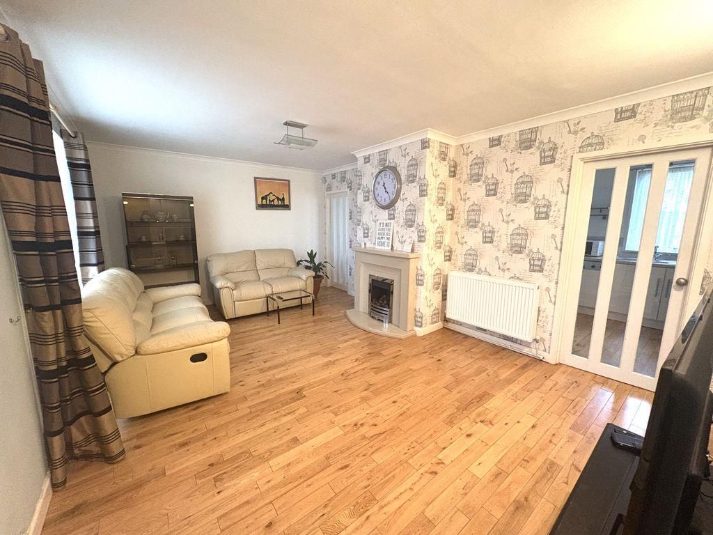 Property photo 2 of 11 Lounge 2  Sk.Jpg