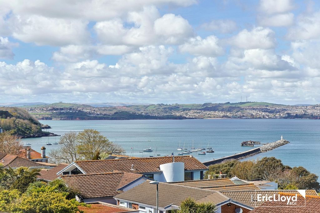 Property photo 1 of 30 Photo 19