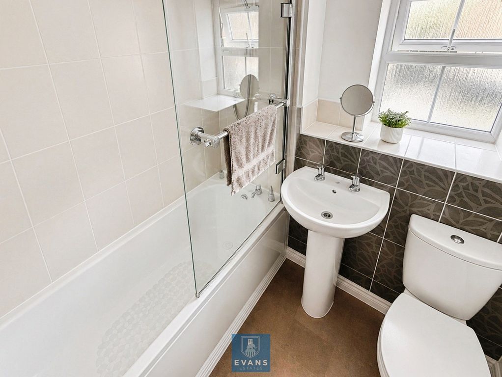 Property photo 3 of 16 Family Bathroom