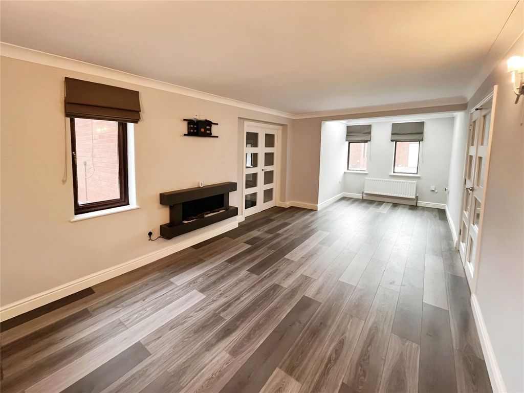 Property photo 3 of 21 Lounge