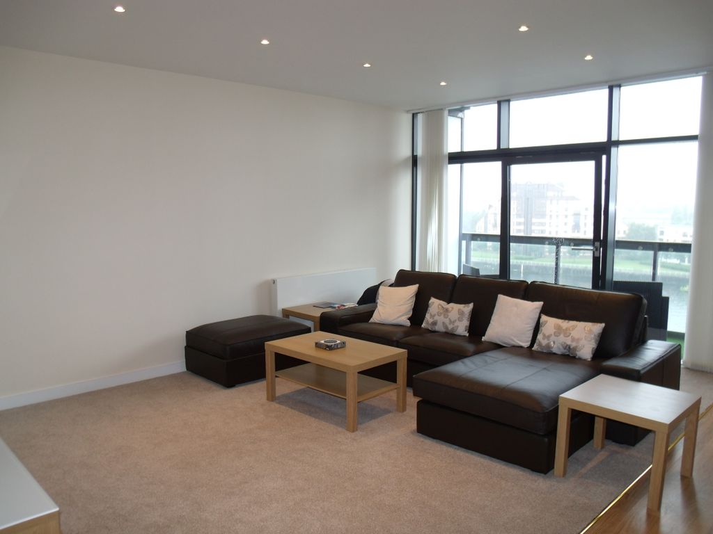 Property photo 2 of 12 Lounge