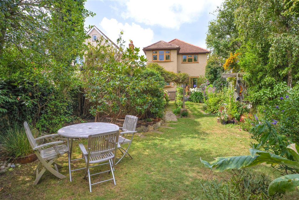 Property photo 2 of 19 Fitzroy Road, Tankerton, Whitstable