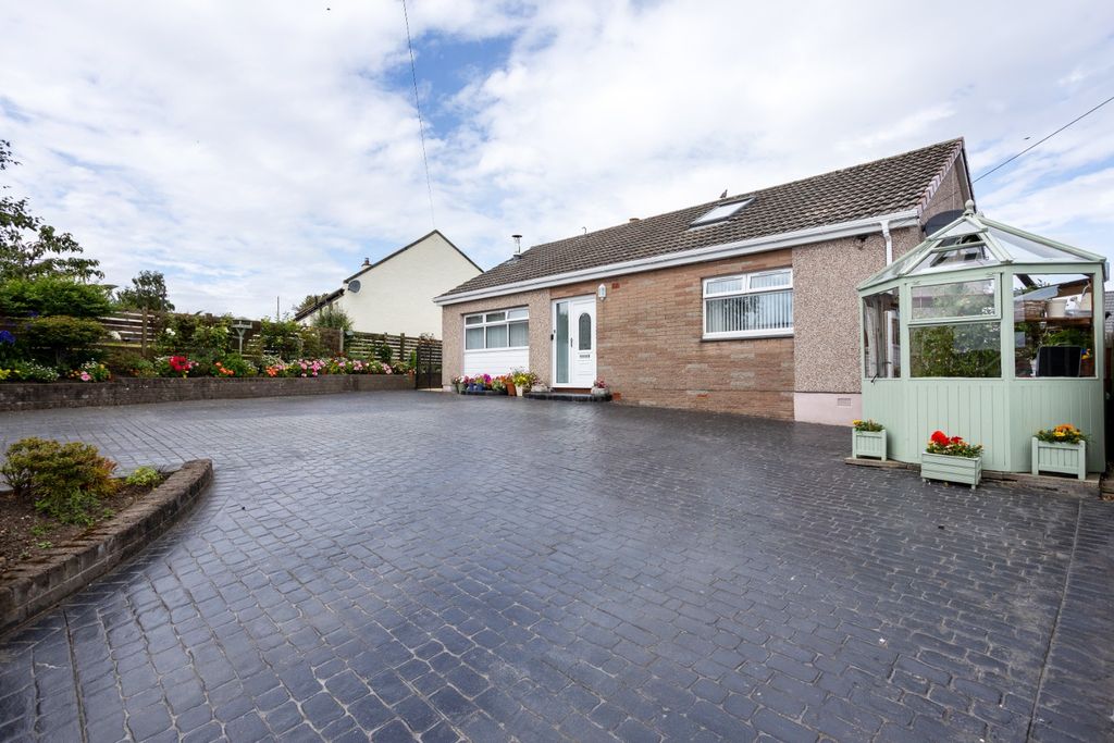 Property photo 2 of 34
