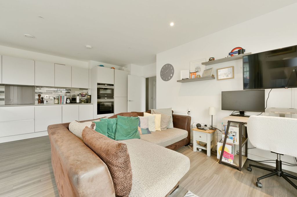 Property photo 3 of 12