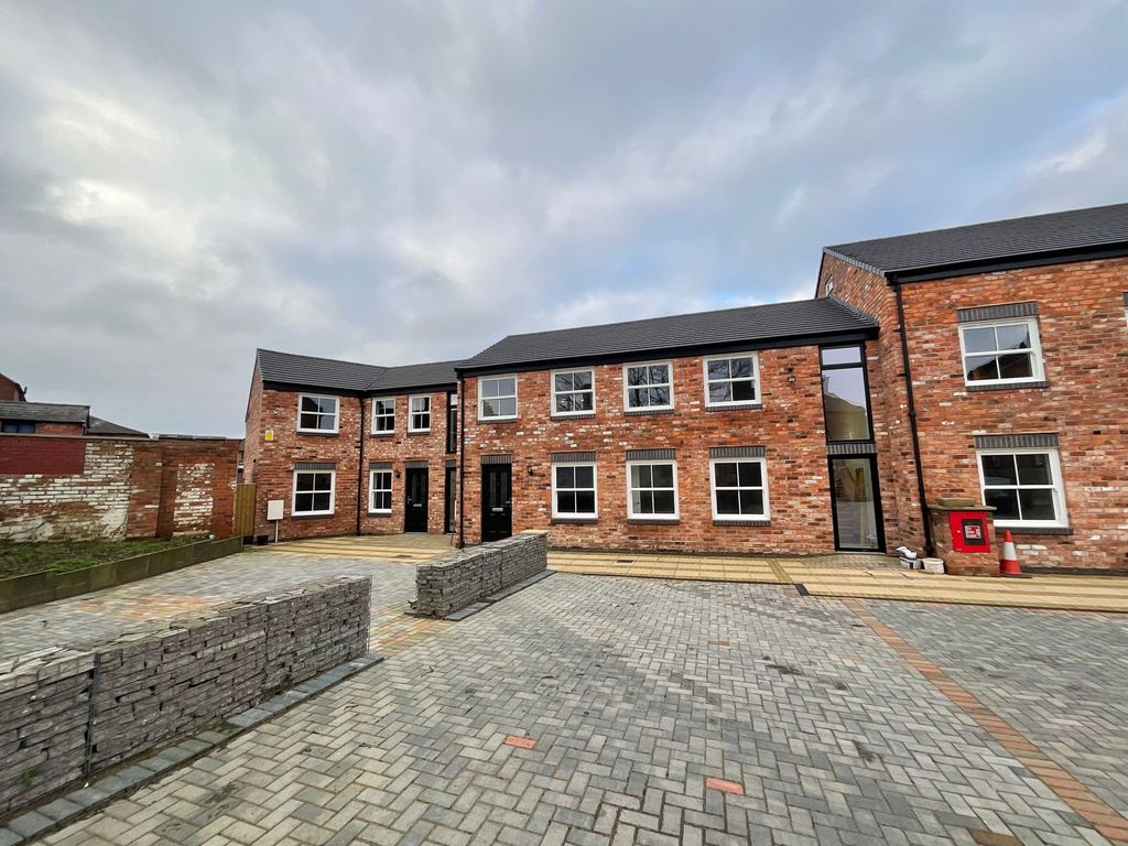 Property photo 2 of 10 Front