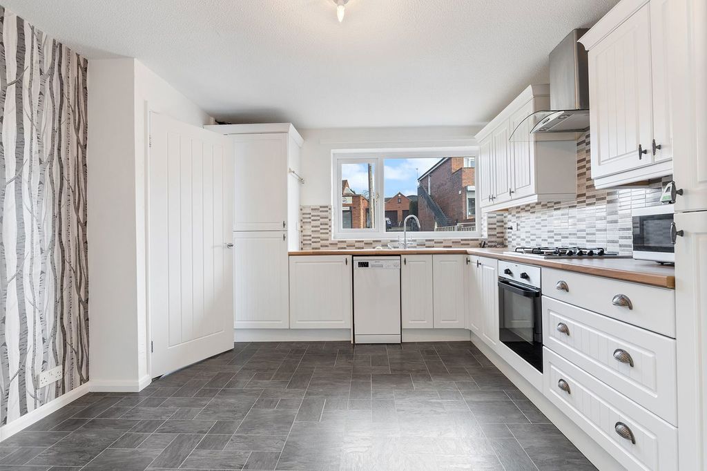 Property photo 3 of 26