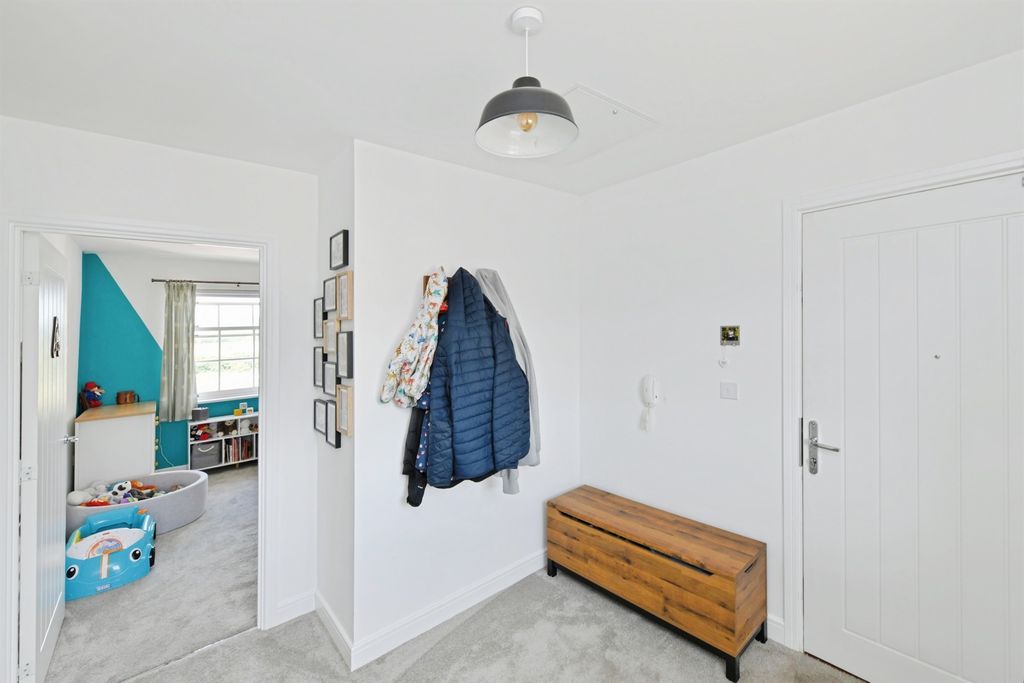 Property photo 3 of 17 Entrance Landing