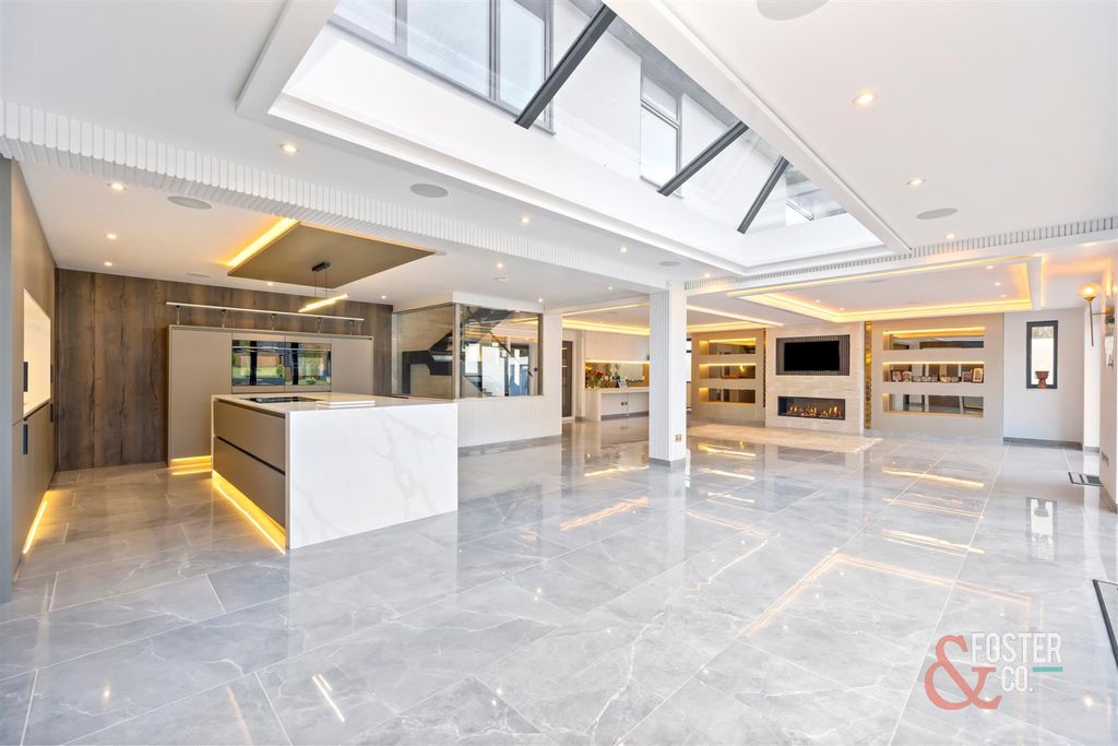 Property photo 3 of 35 Meadow Close, 7-040.Jpg