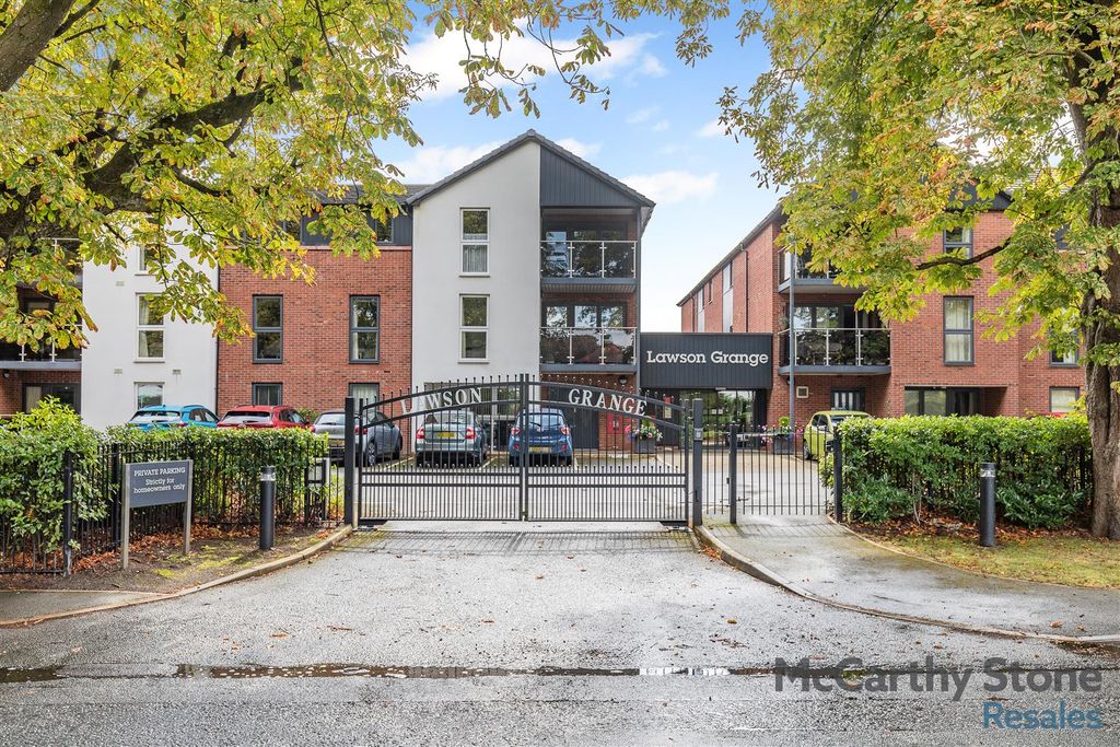 Property photo 1 of 22 8659834-Exterior02.Jpg