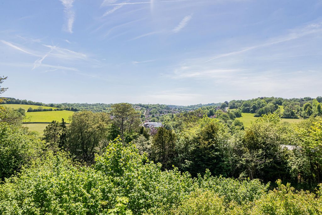 Property photo 2 of 31