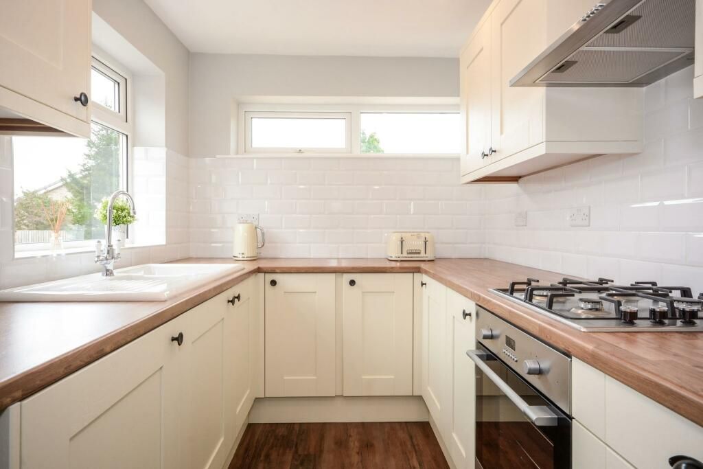 Property photo 2 of 18 2. Kitchen