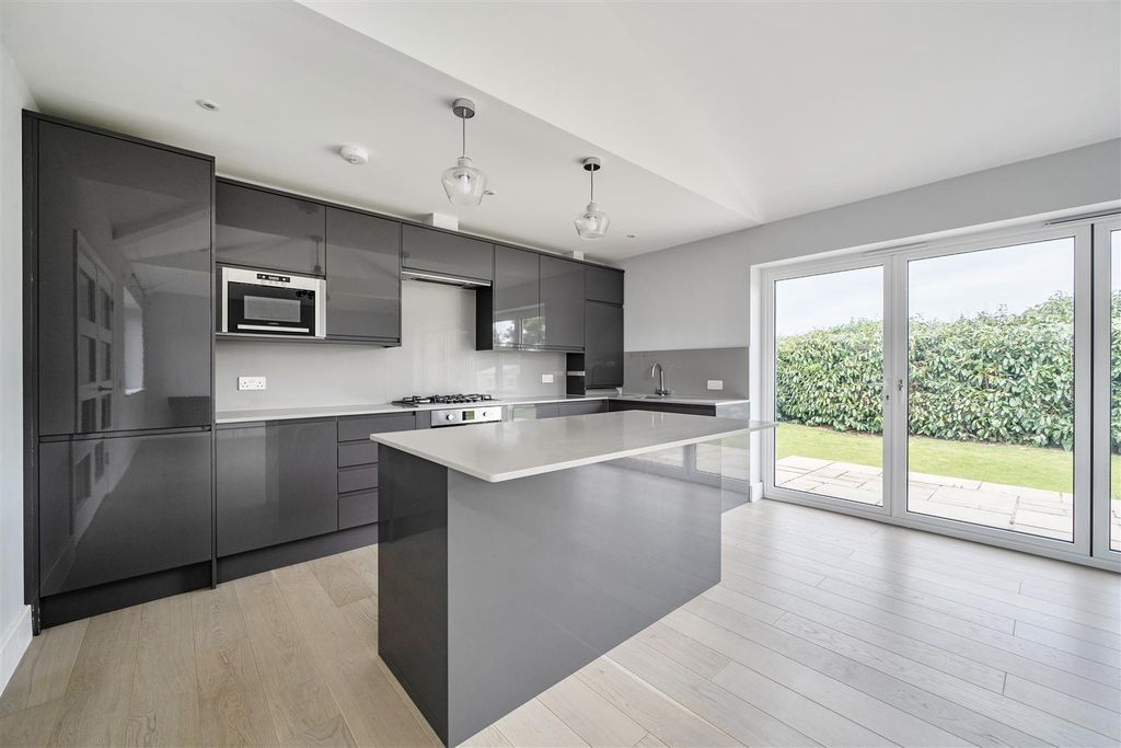 Property photo 2 of 20 1457123-15-69Fdeed9446A7.Jpg