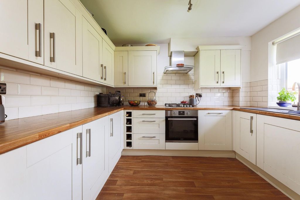 Property photo 2 of 12 Kitchenjpg