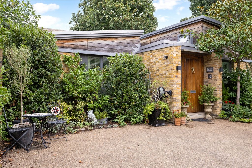 Property photo 2 of 17 Colinette Road
