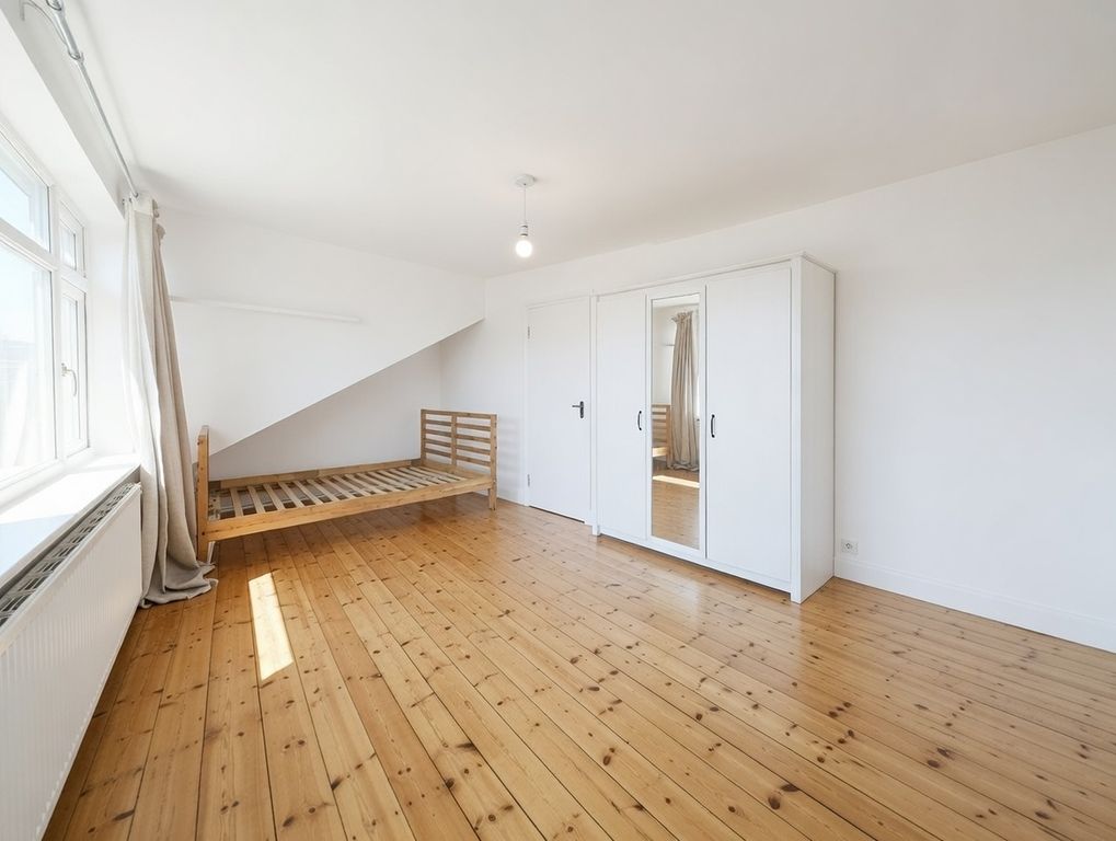 Property photo 2 of 6 Photo 4