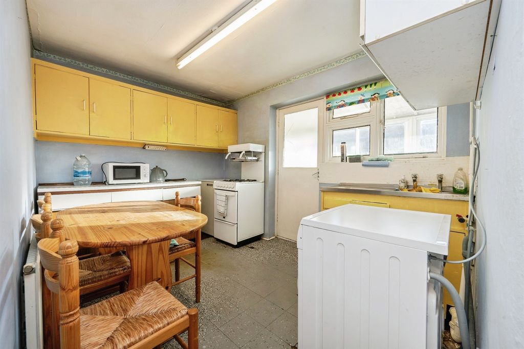 Property photo 3 of 16