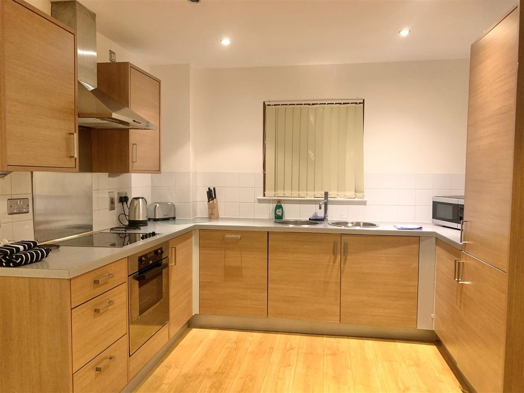 Property photo 2 of 11 2 Temple House Kitchen.Jpg