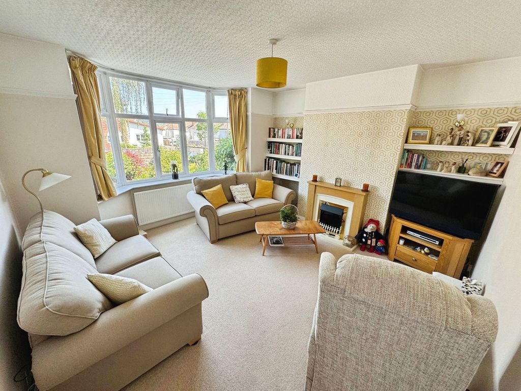 Property photo 3 of 33