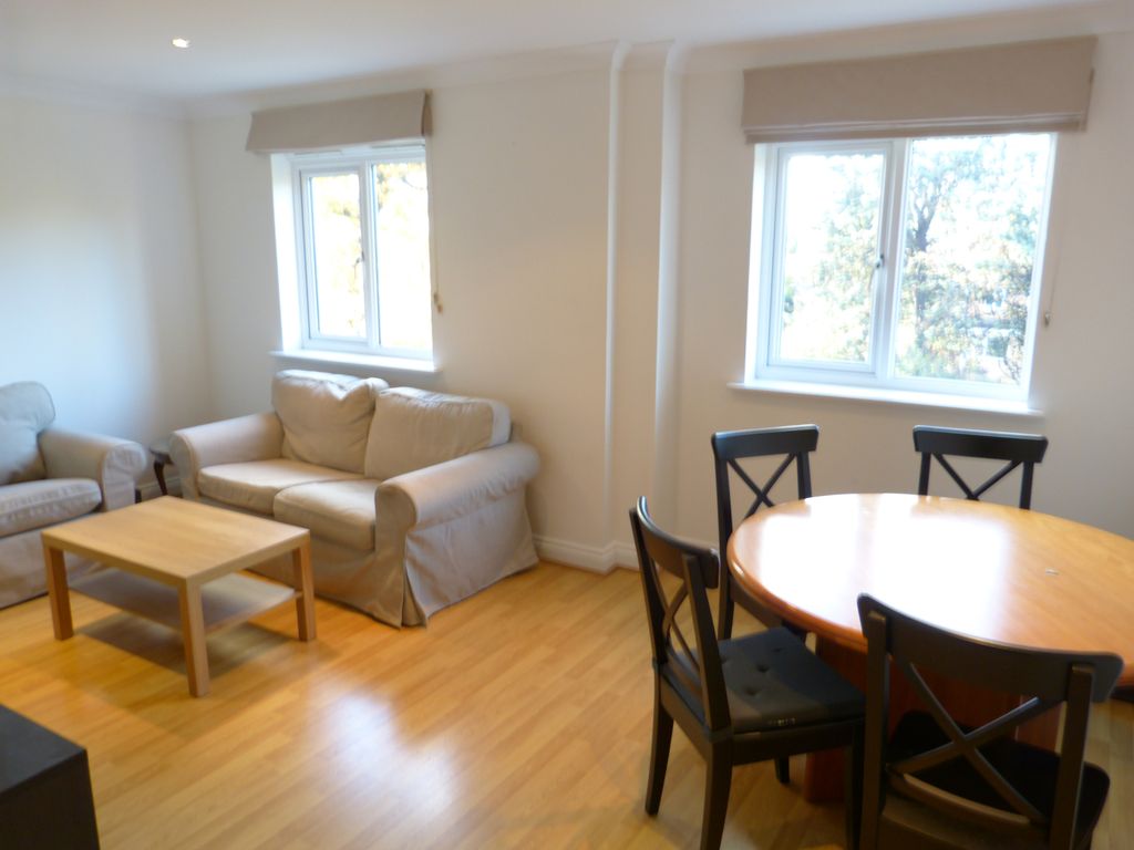 Property photo 1 of 13 2 Bed Flat To Rent Hendon Lane, London N3