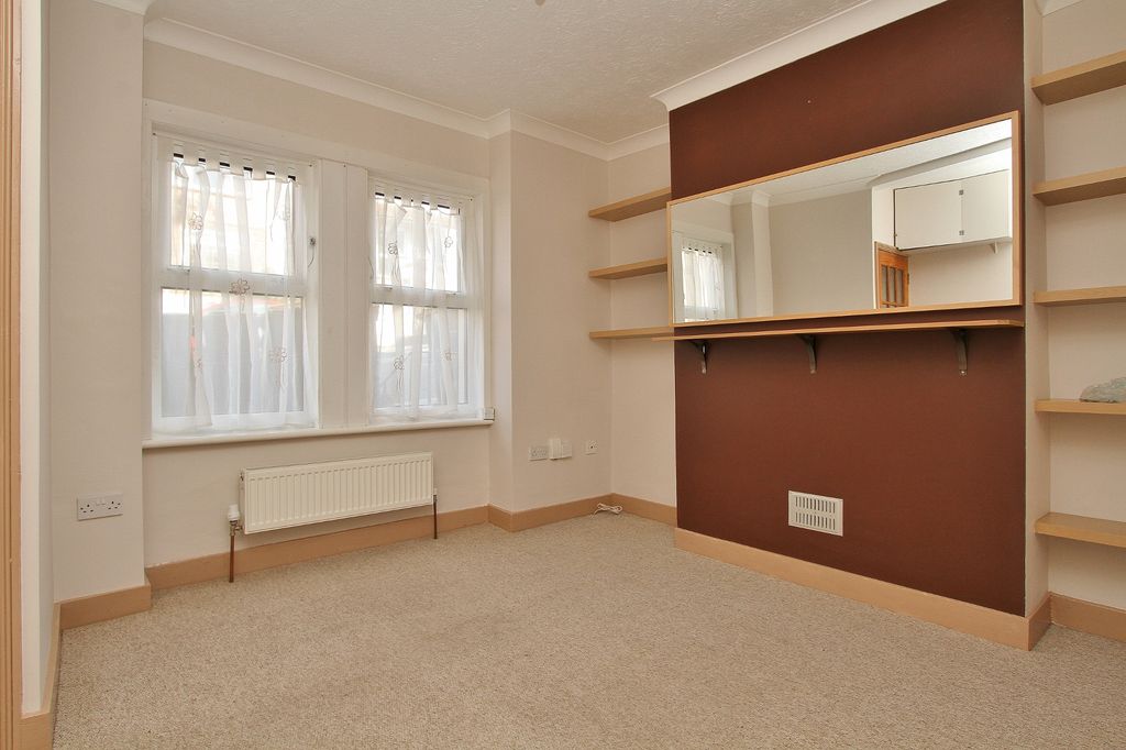 Property photo 2 of 9 Photo 02