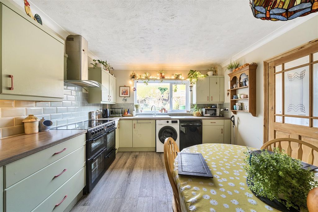 Property photo 3 of 17 Kitchen / Breakfast Room