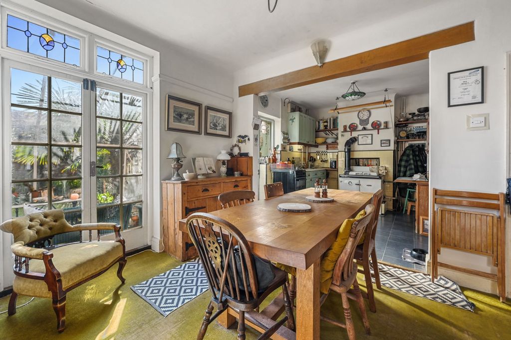 Property photo 3 of 25