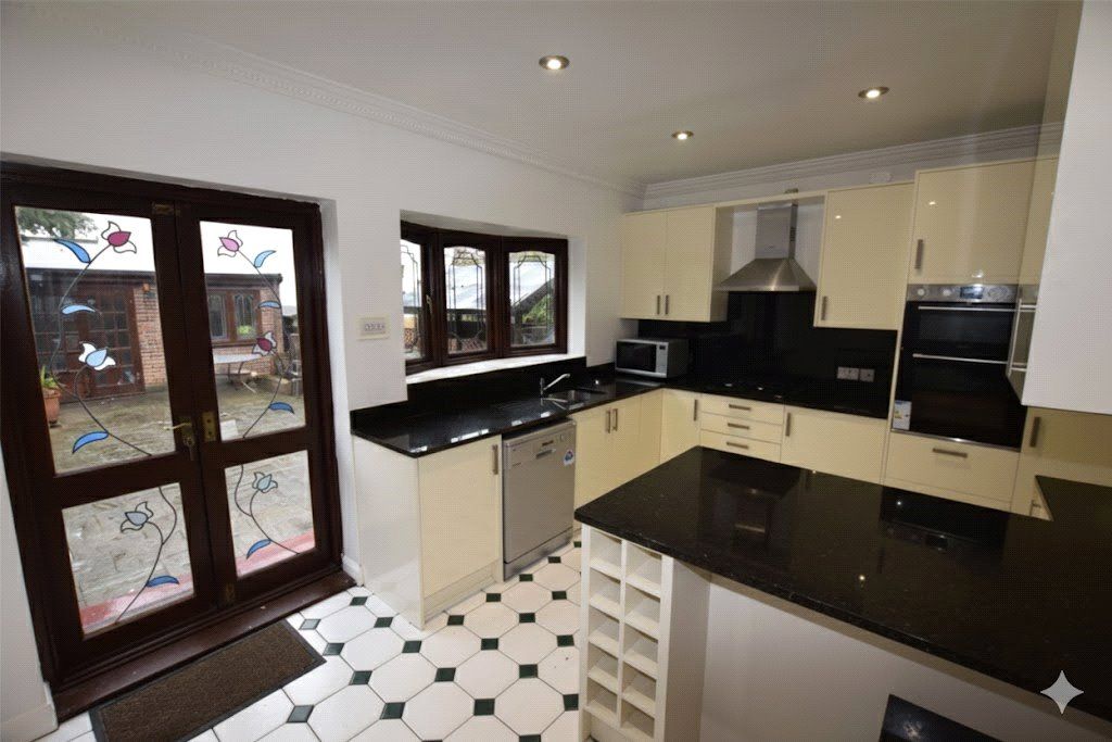 Property photo 3 of 17 Picture No. 29