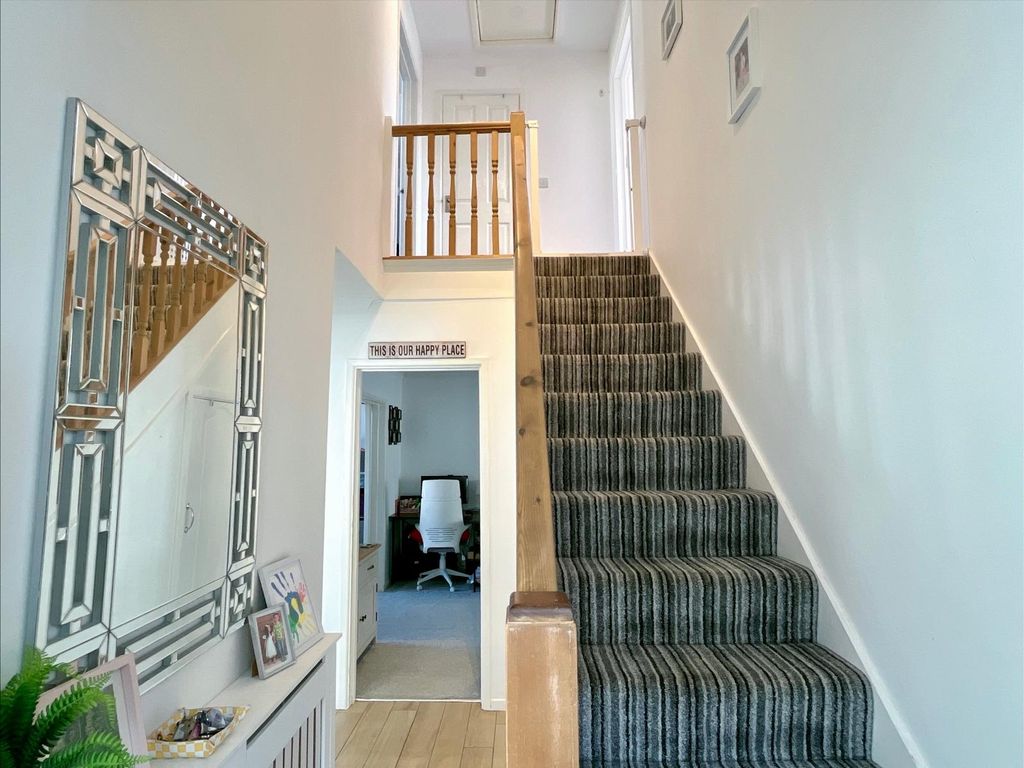 Property photo 2 of 26