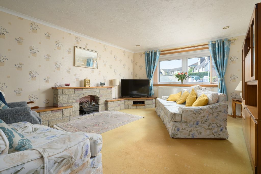 Property photo 2 of 30