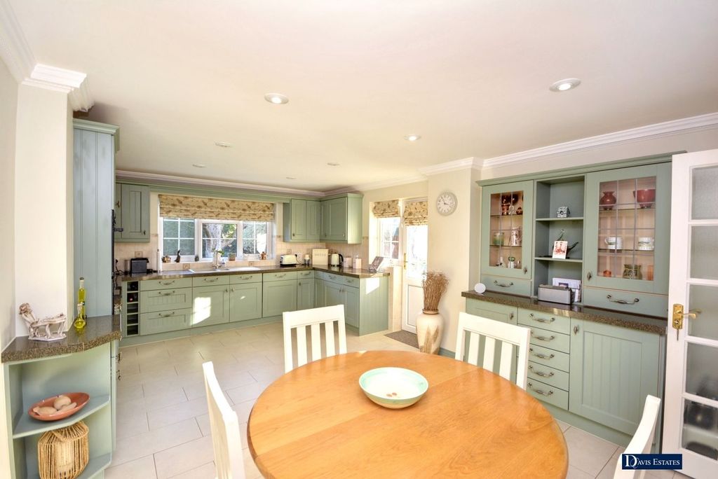 Property photo 3 of 22