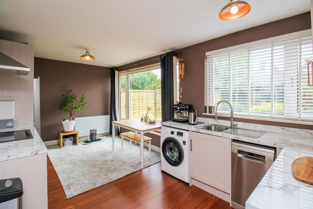 Property photo 3 of 11 Kitchen Diner