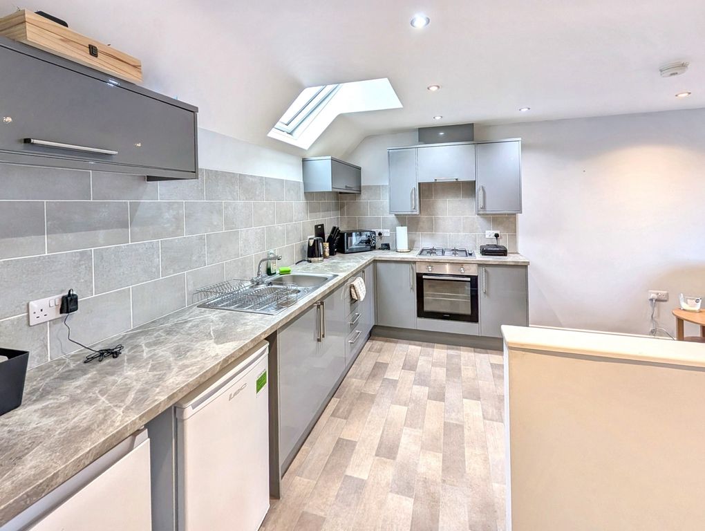 Property photo 2 of 10 Kitchen
