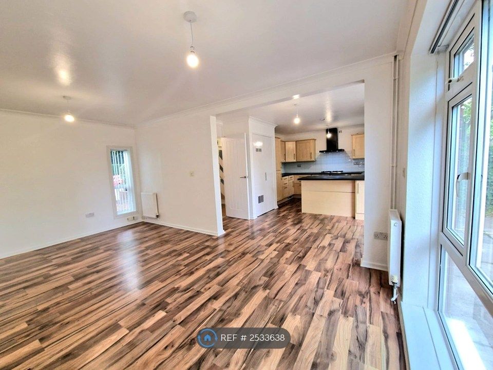 Property photo 2 of 35